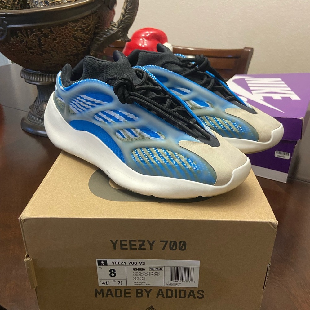 Yeezy 700 v3